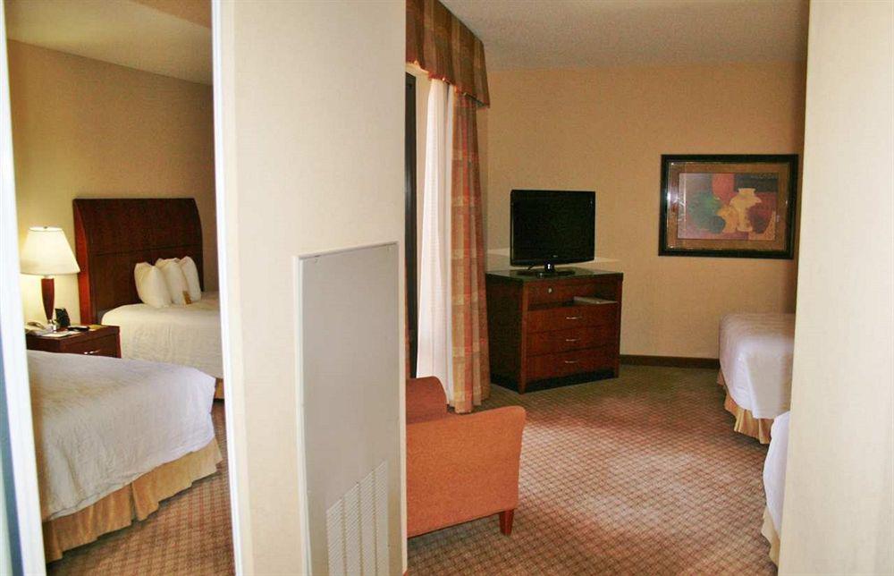 Hilton Garden Inn El Paso University Extérieur photo