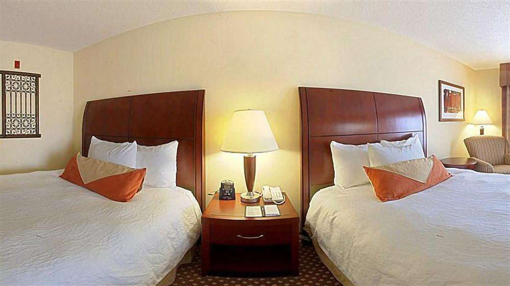 Hilton Garden Inn El Paso University Extérieur photo