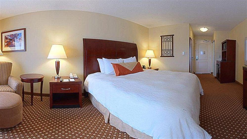 Hilton Garden Inn El Paso University Extérieur photo